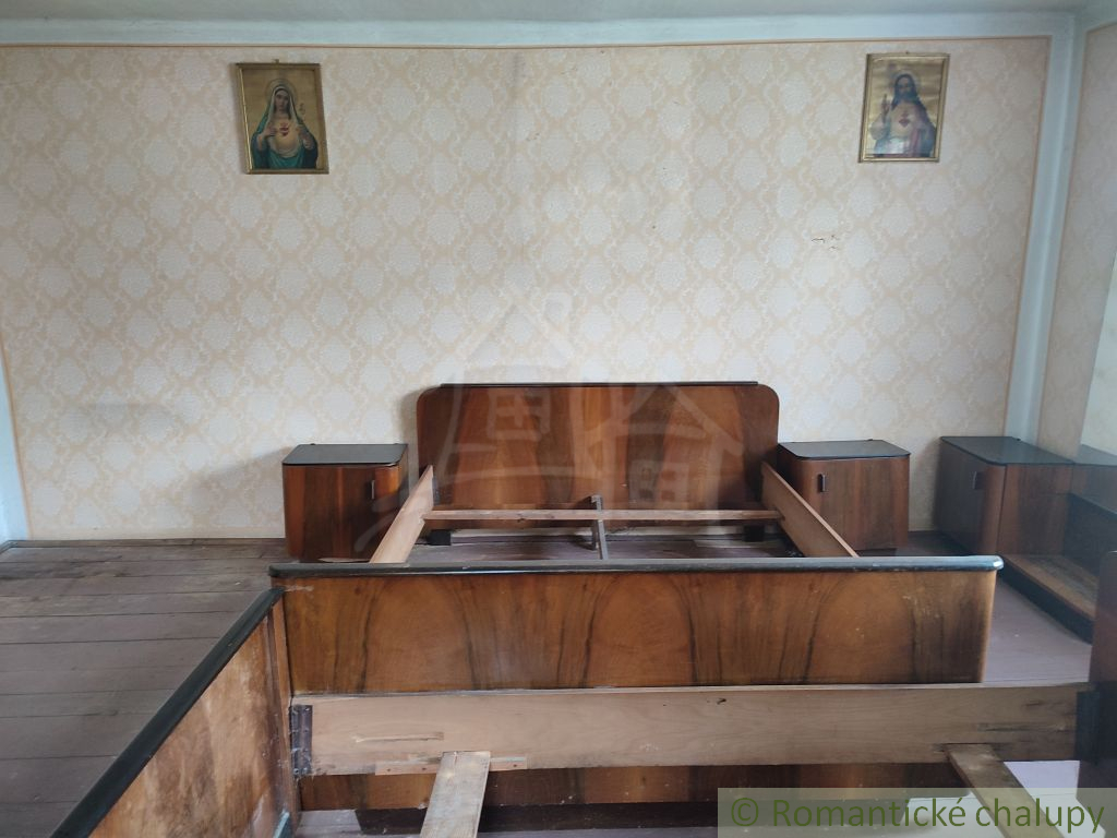 Staršia chalupa s hospodárskymi budovami na pozemku 1550 m - 9