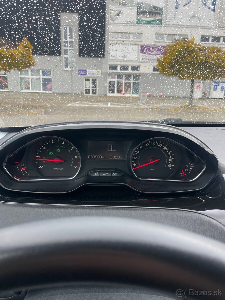 Peugeot 208 1.2 VTi - 9