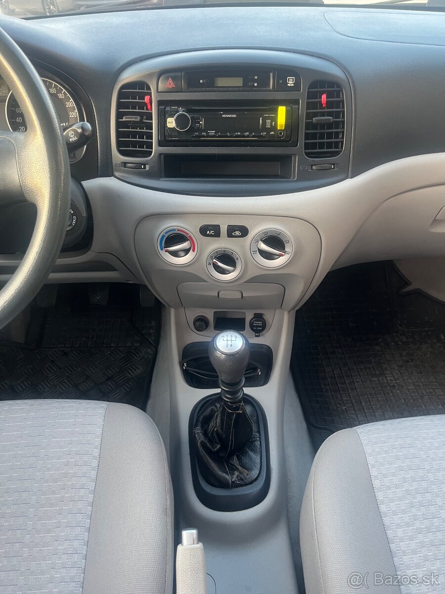Hyundai Accent - 9