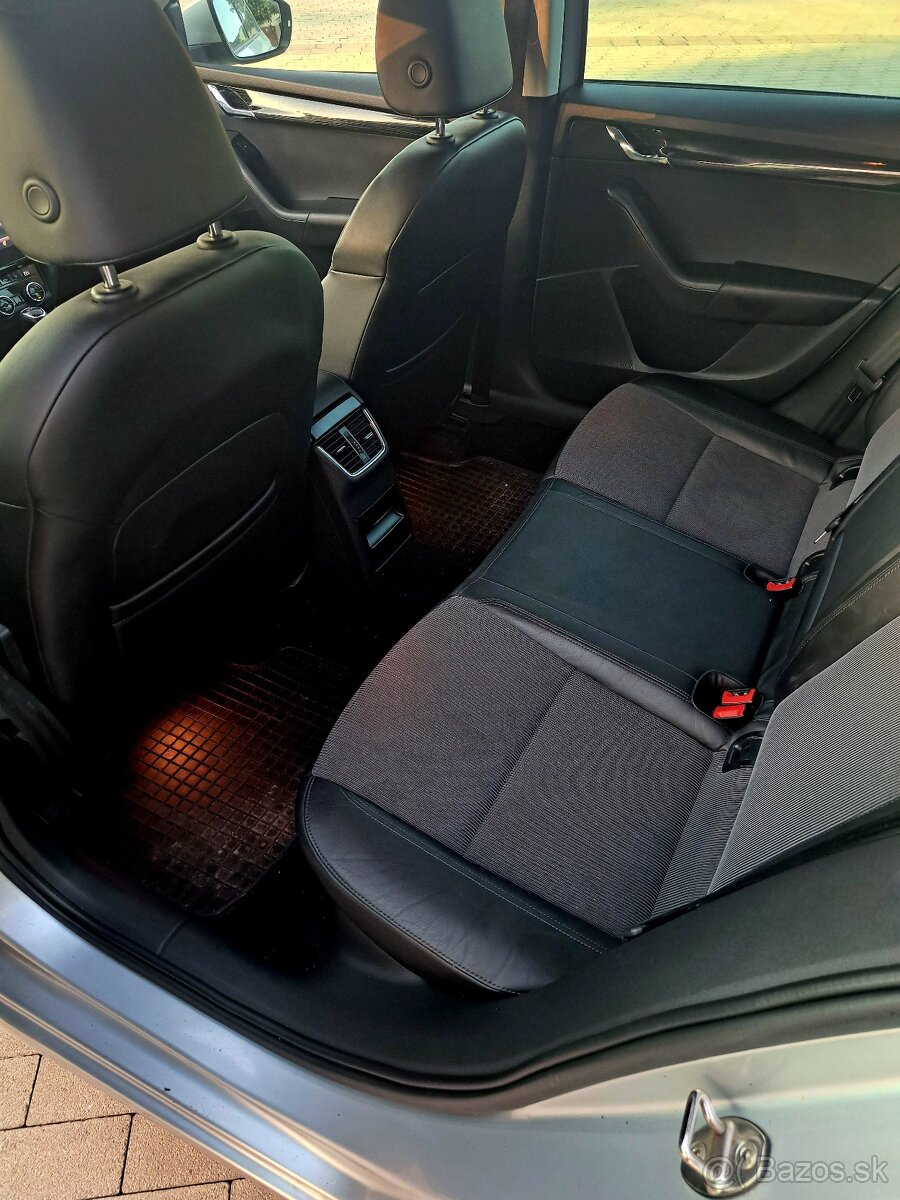 ŠKODA OCTAVIA COMBI 2019 - 9