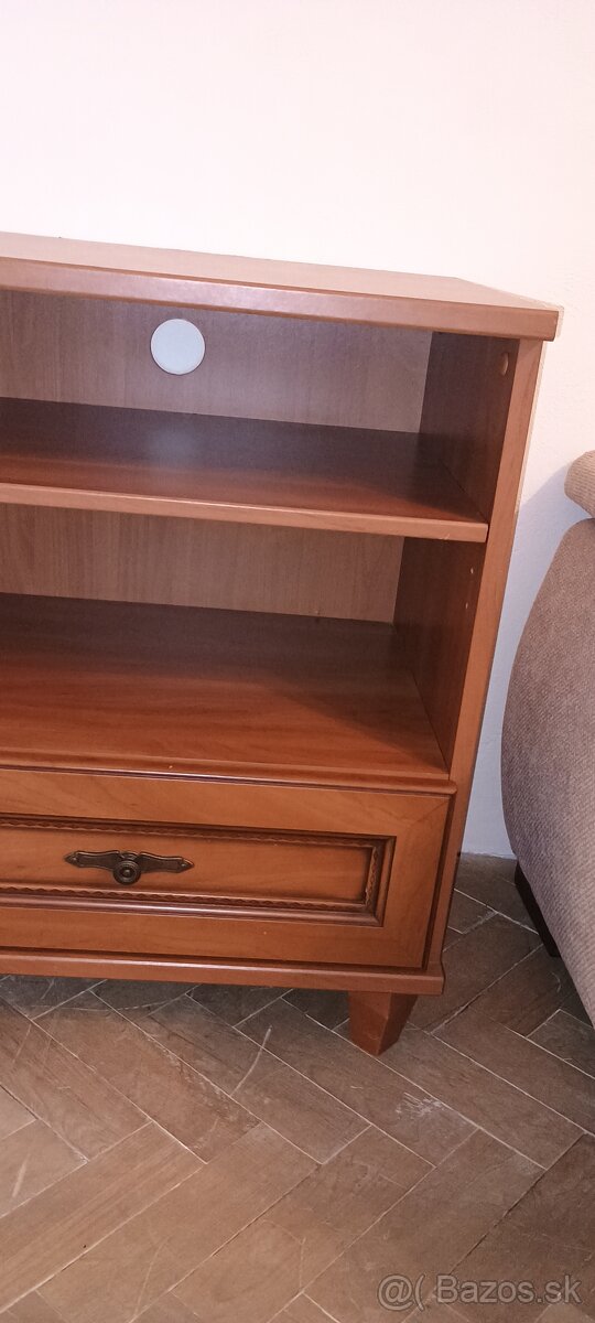 Skrinka pod televizor - 9