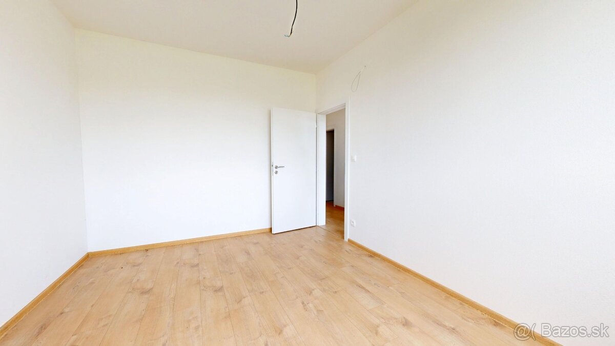 PINK Reality POSLEDNÝ VOĽNÝ DOM NA PREDAJ Moderné a pokojné - 9