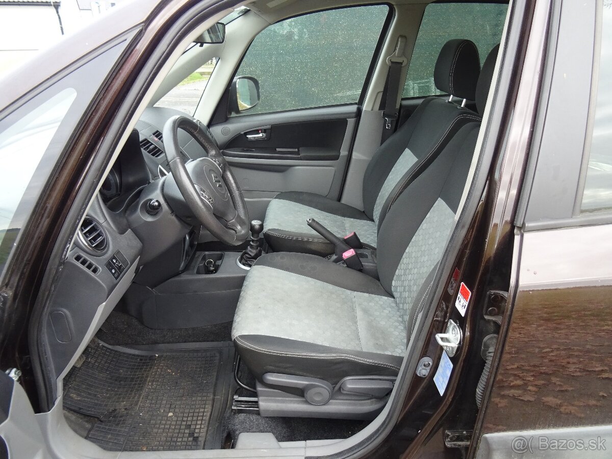 Suzuki SX4 2,0 DDiS 4x4 99kW 2x alu kola,tažné,pěkná výb. - 9