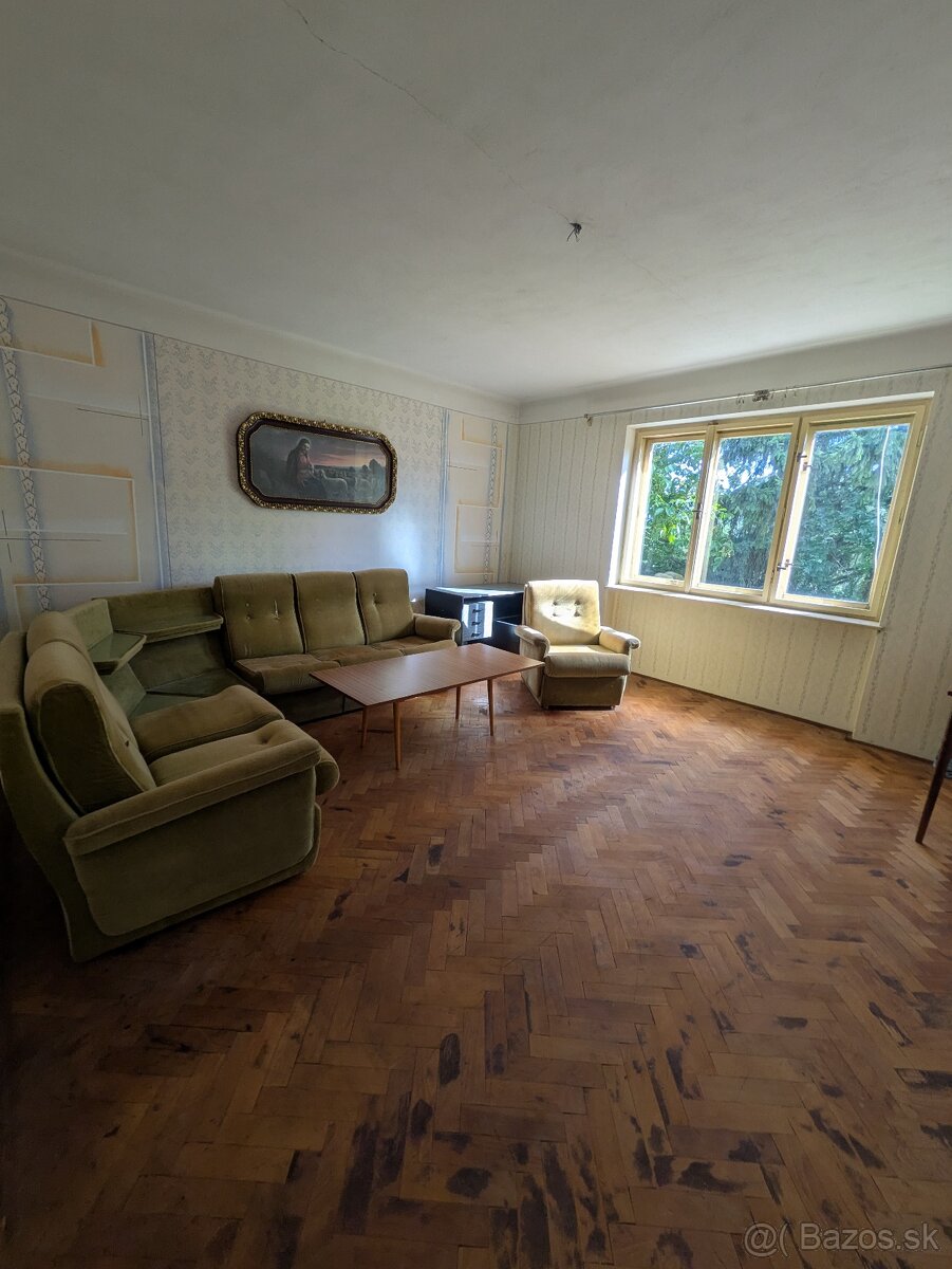 Predaj rodinného domu na polosamote s veľkým pozemkom - 9