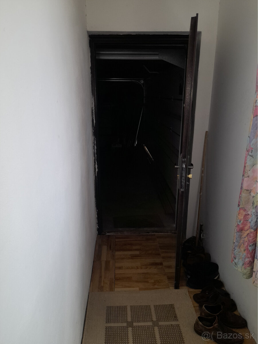 Znížená cena :: Predaj rodinného domu s veľkým pozemkom – ko - 9