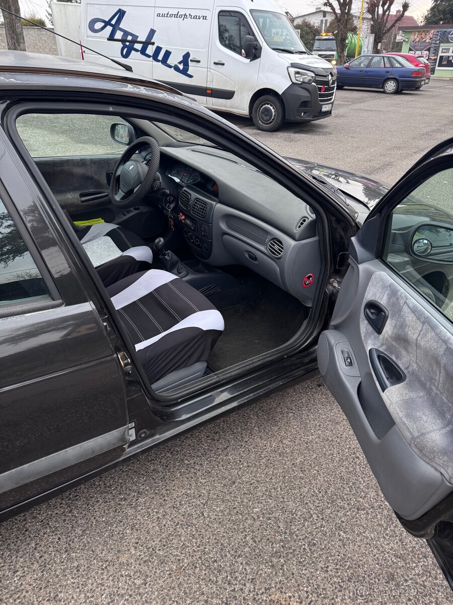 Renault Megane 1.6 16v - 9