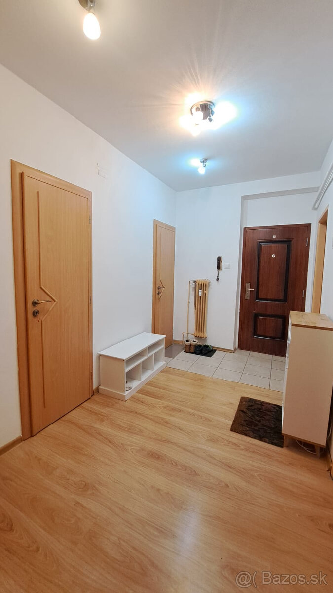 Prenájom 4-izbového bytu v lukratívnej časti Popradu - 9