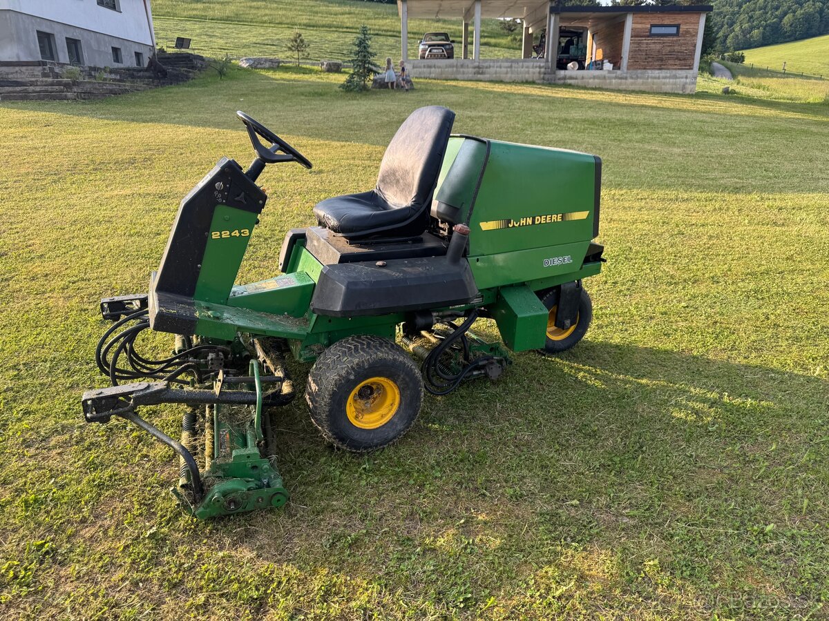 Kosačka John Deere 2243 - 9