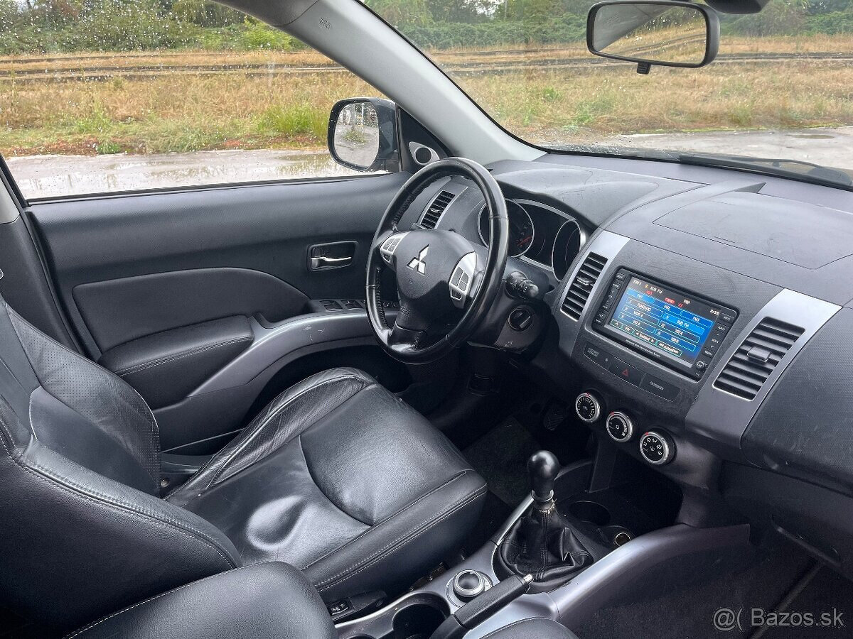 Mitsubishi Outlander 2.2 DI-D 4x4 instyle 7miest navi xenon - 9