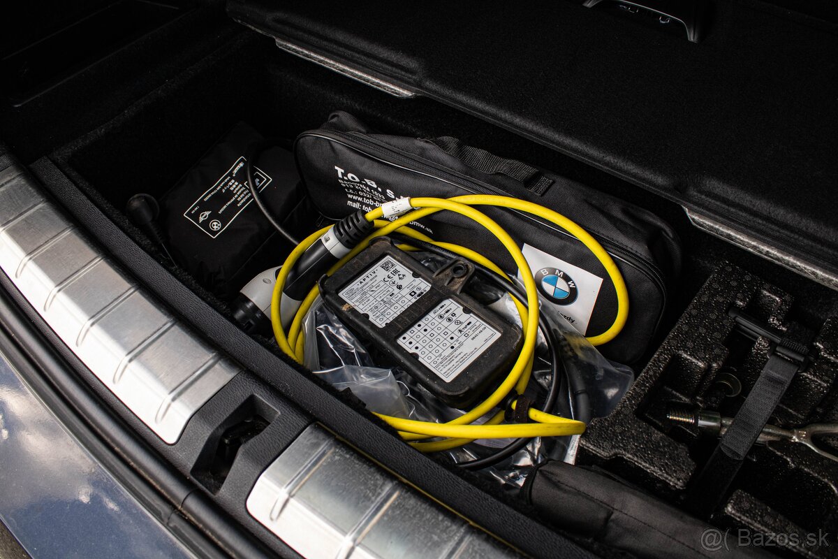 BMW X1 xDrive25e Koža, Servis BMW - 9