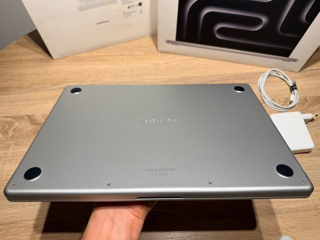 Apple MacBook Pro 16" M3 Pro 18GB / 512GB Strieborný - 9