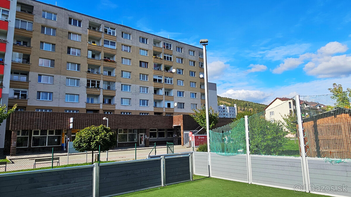 EXKLUZÍVNE 3-izbový byt s lodžiou, zariadený, všade bl - 9