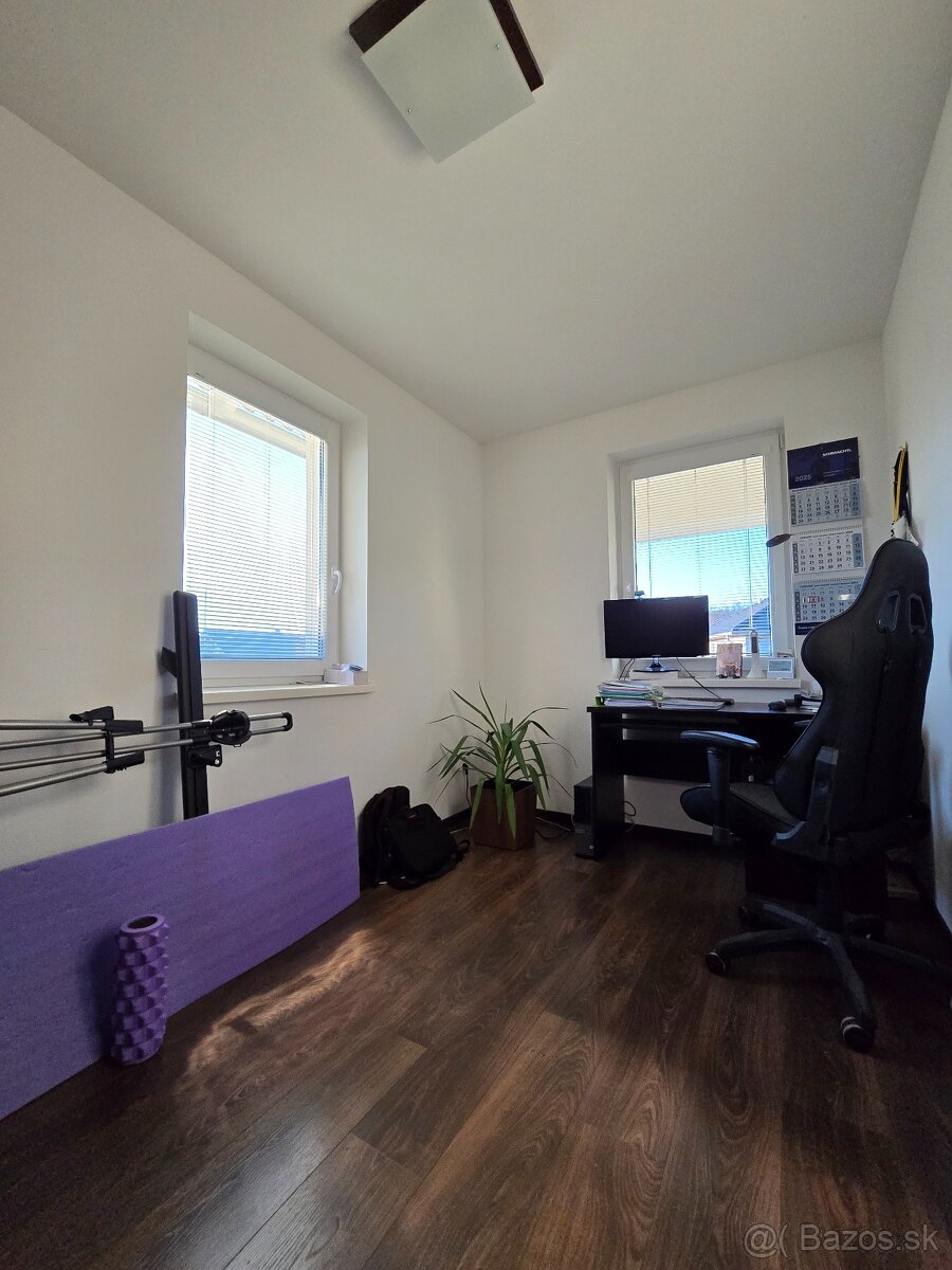 NADŠTANDARDNÝ RODINNÝ DOM LEVICE - 9