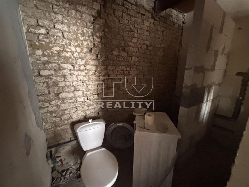 VIDIECKY RODINNÝ DOM NEDAŠOVCE NA POZEMKU 1501 m2 - 9