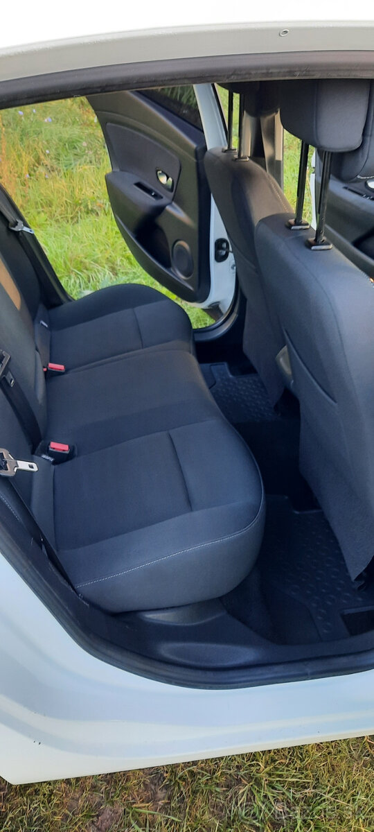 Predám Renault Fluence 1,6 benzín, ročník 2011 - 9