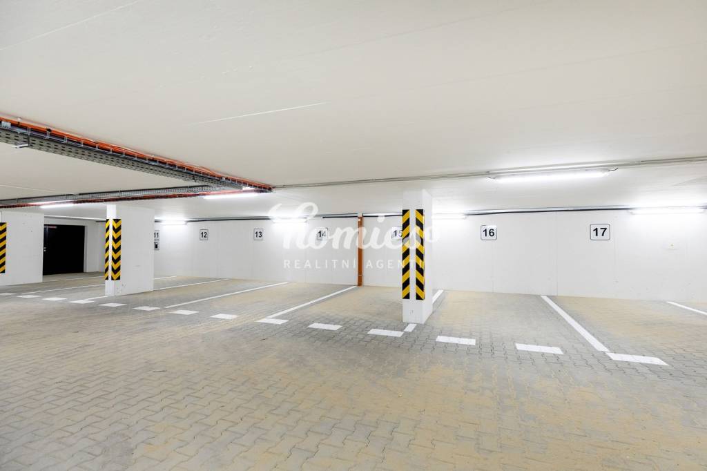 PRENÁJOM 3 izbový luxusný byt priamo v centre Nitry s parkov - 9