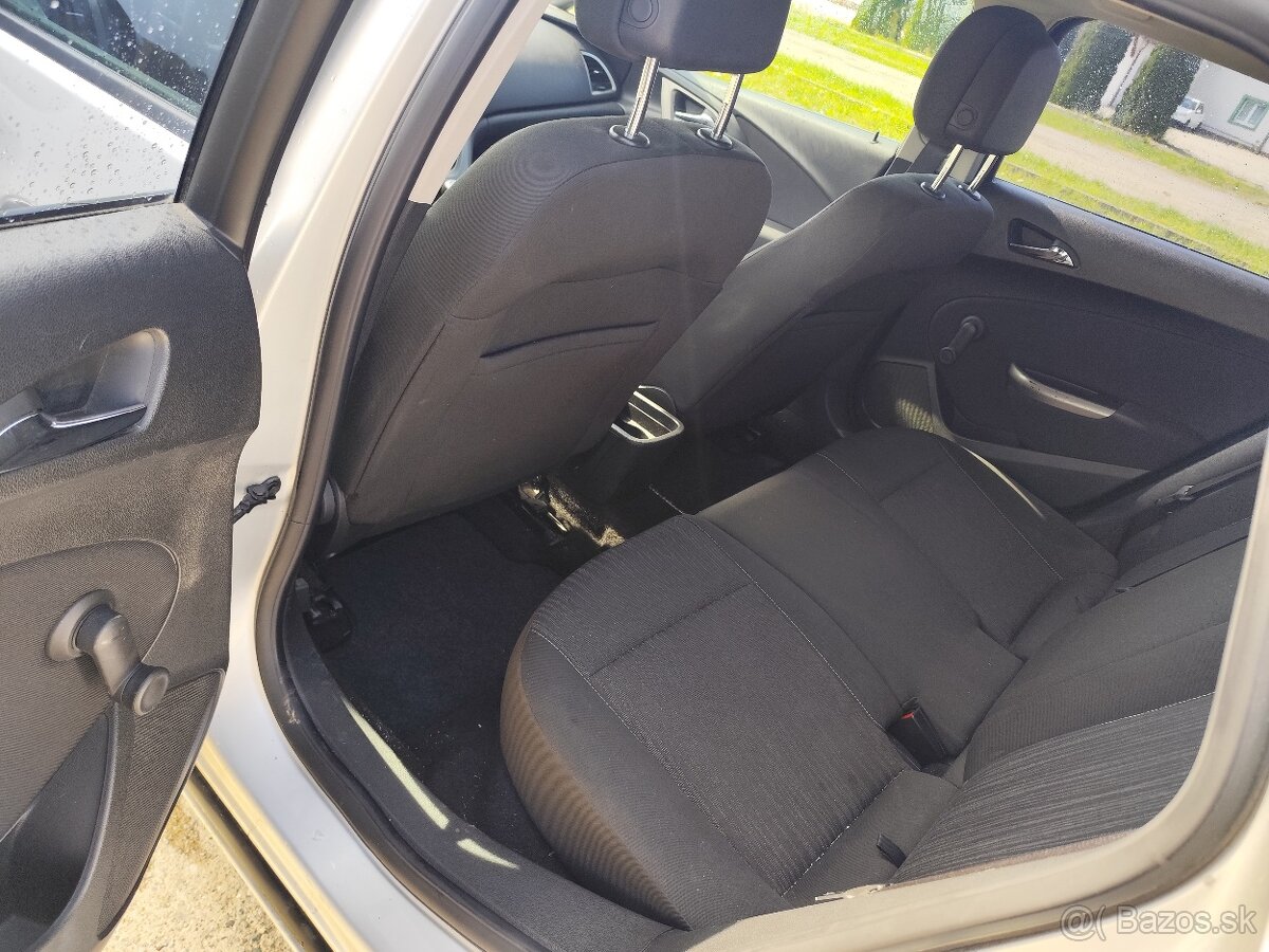 Opel Astra j 1,7cdti - 9