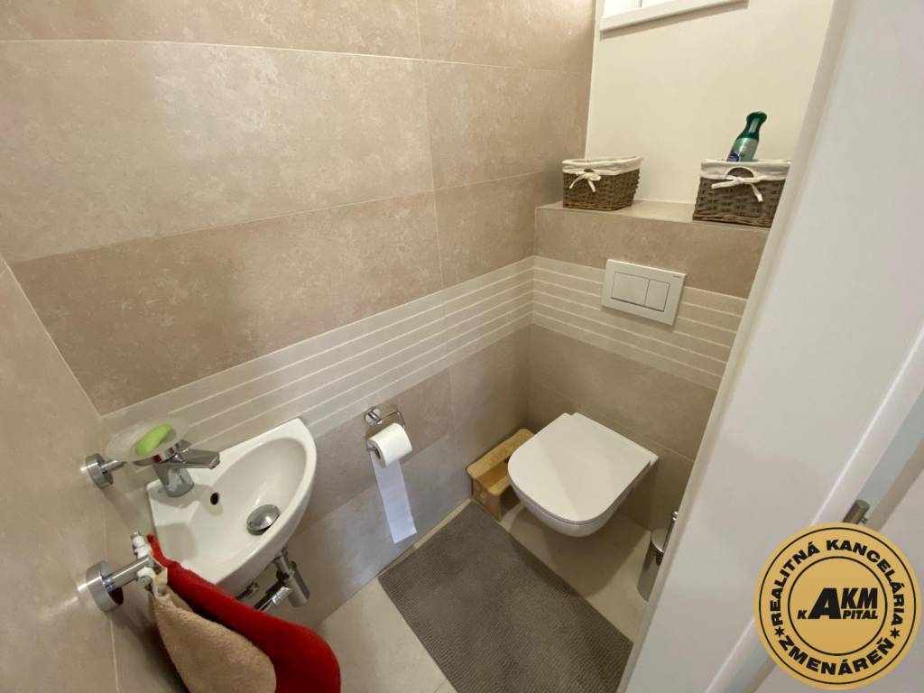 Honosný 3 izbový 95m2 byt v srdci mesta Zvolen na PRENÁJOM - 9