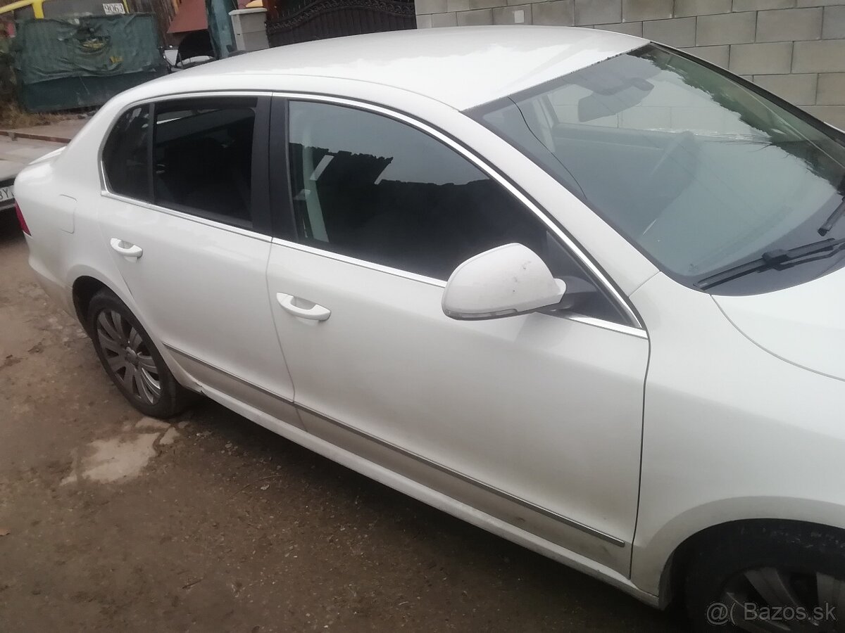 Rozpredám škoda superb 2 sedan 2,0 tdi 125 kW biele - 9
