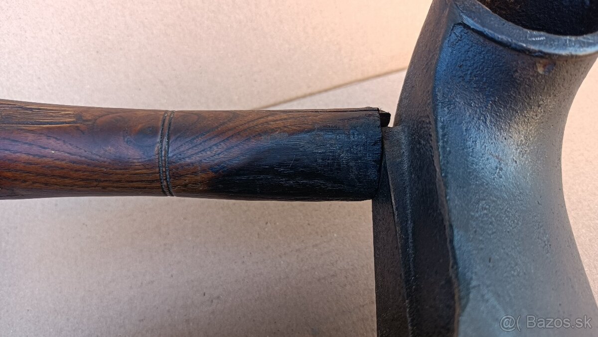 Stará orig. atypická žehlička s komínem. Do sbierky - 9