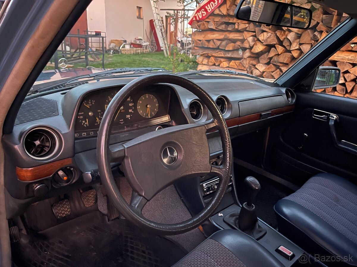 Mercedes - Benz 240d - 9