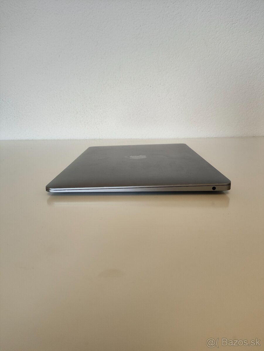 MacBook Air 2020 | i5 • 8GB • 256GB SSD - 9