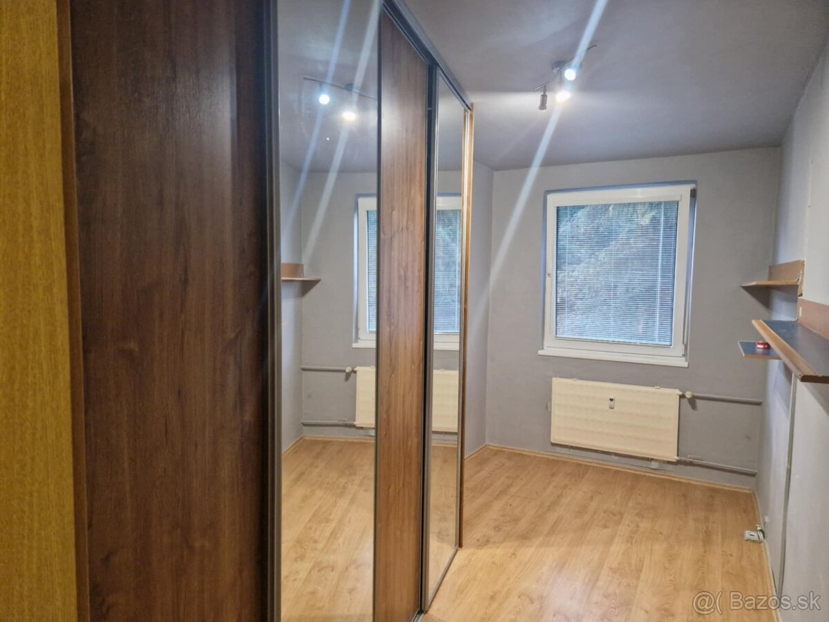 Na prenájom 4 izbový byt Handlová - 9