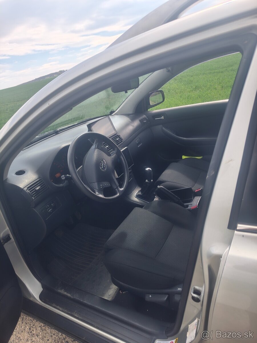Toyota Avensis Combi 1.6 benzín - 9
