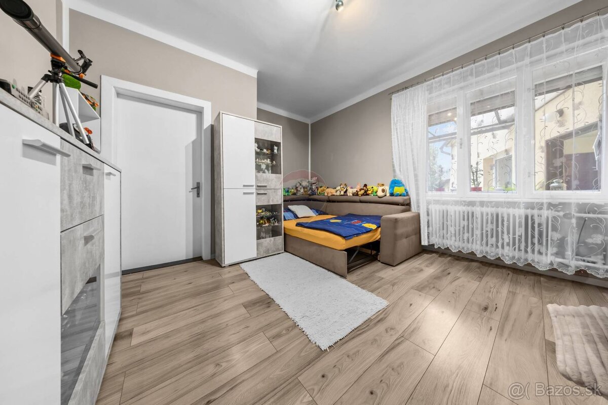 REMAX ponúka na predaj rodinný dom s dvomi bytovými jednotka - 9