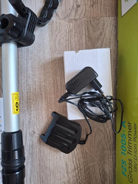 Aku záhradná kosačka strunová Fieldmann FZS 1005-A - 9