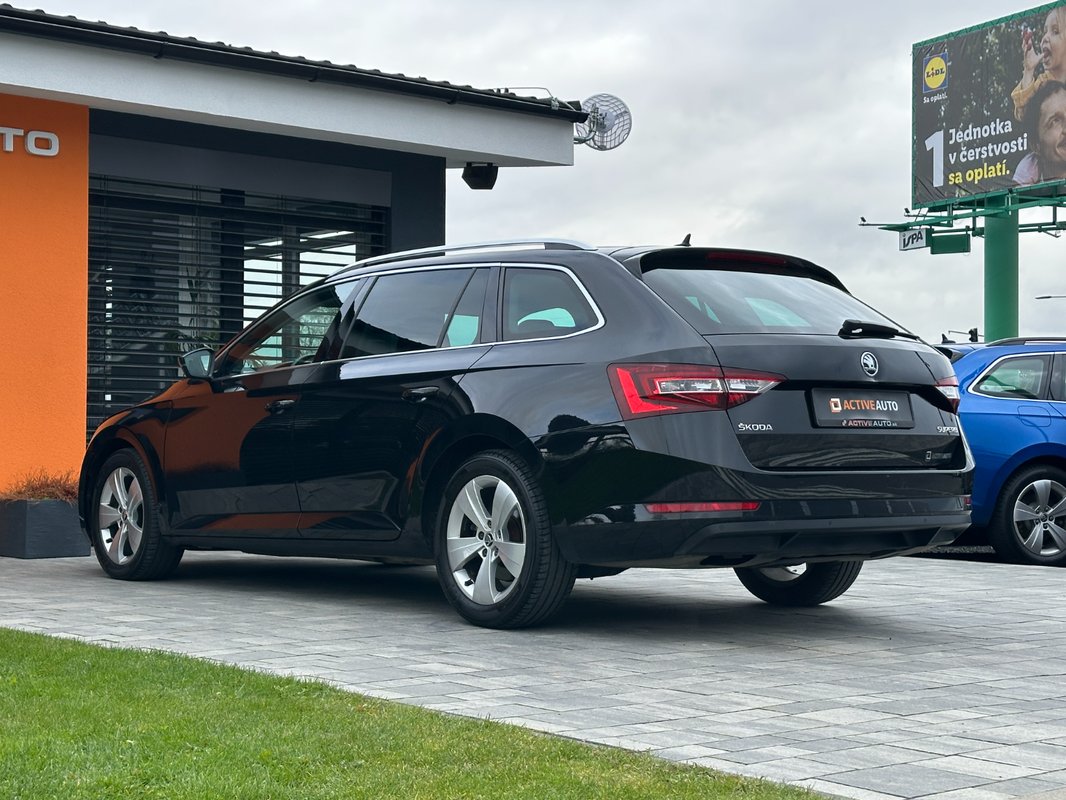 Škoda Superb Combi 2.0 TDi DSG - 9