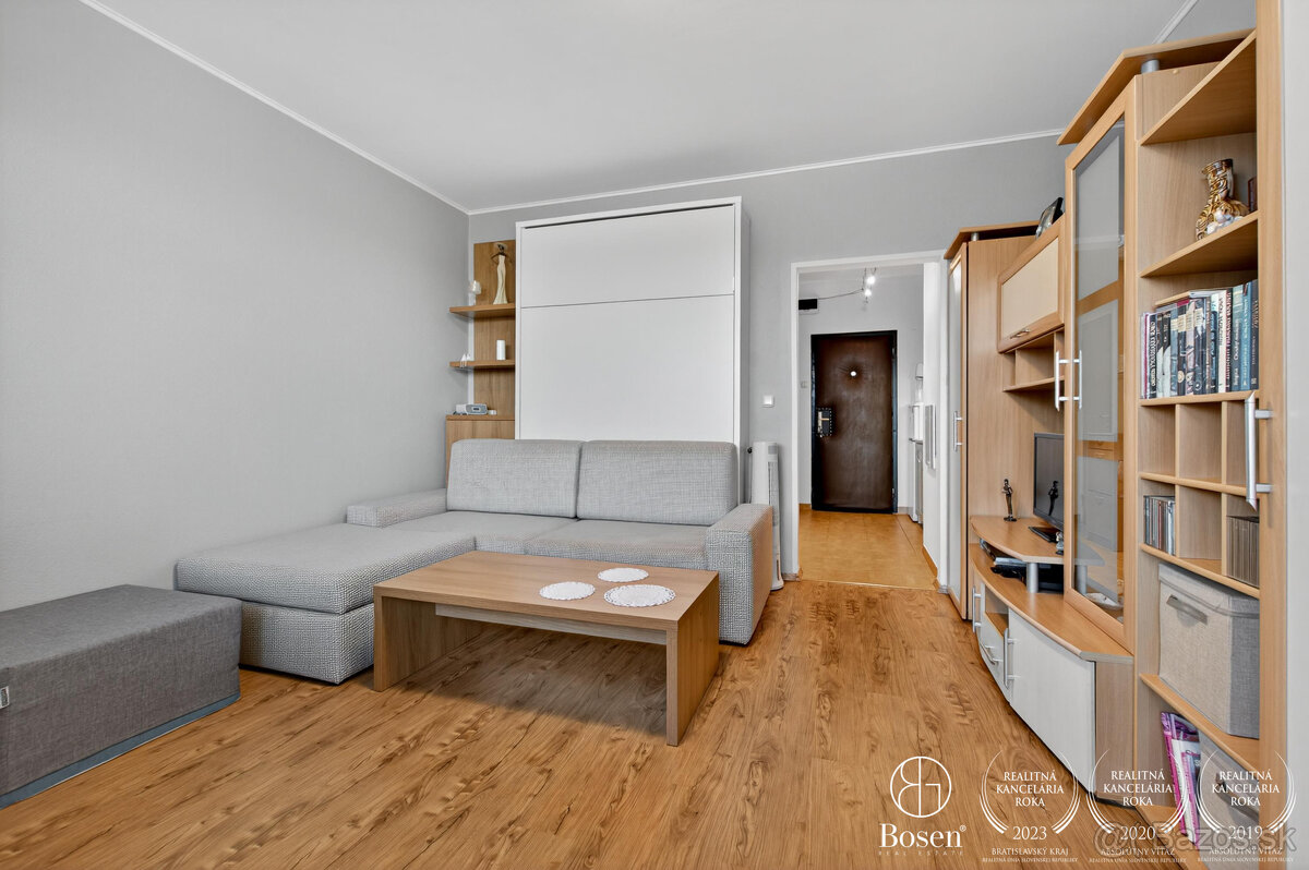 BOSEN | Na predaj zariadená garsónka s loggiou Rovniankova u - 9