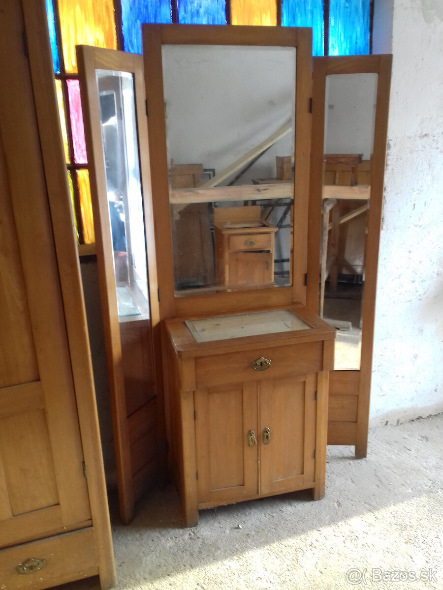 Zrkadlová skrinka - 9