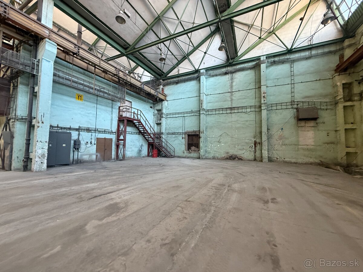 Na prenájom výrobné haly - 4320m2 / 3024m2 - Voľné ihned - 9