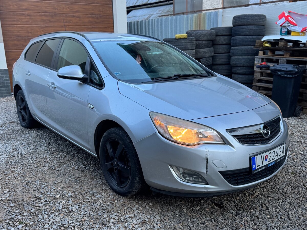 Opel Astra Caravan 1.7cdti 2012 PLNE POJAZDNÉ - 9
