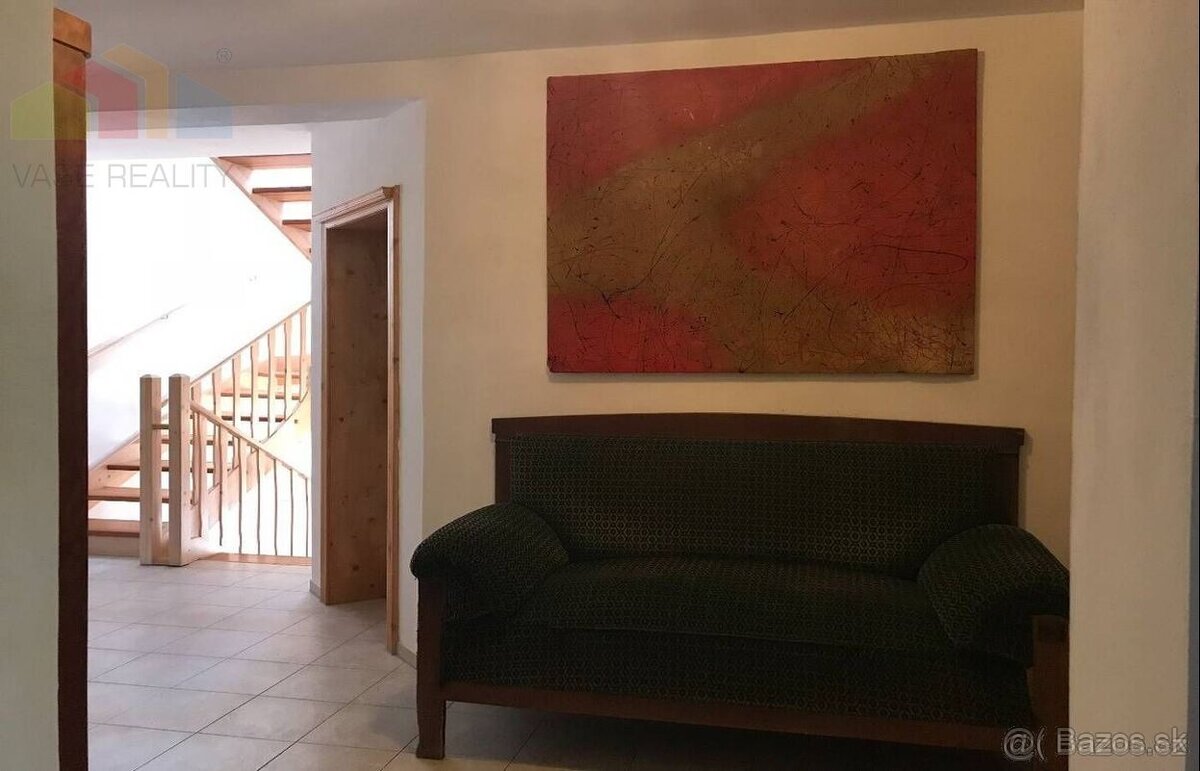 Rodinný dom 5+1 s dvojgarážou a pozemkom 2771 m², okres Doma - 9