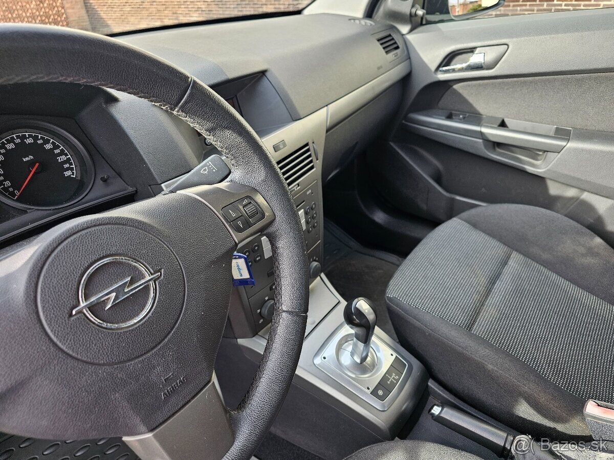 Predáme Opel Astra automat 1,6 benzín -16V 85kW - 9