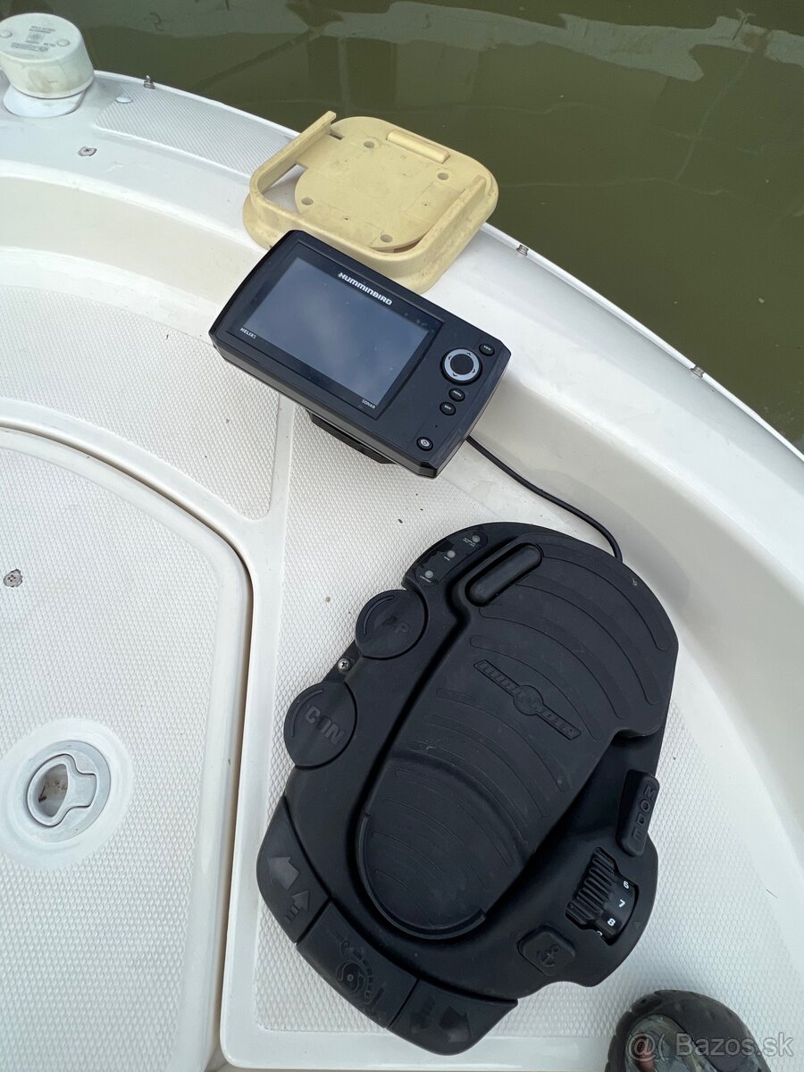 Motorový čln BAYLINER CC5E + vozík - 9