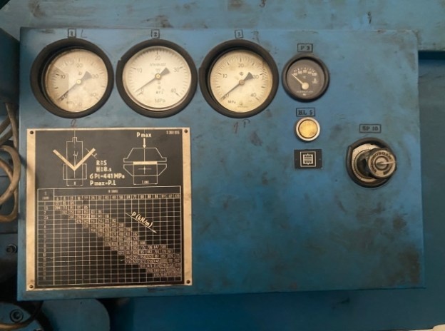 Model CTO 250 A/4000 ohraňovací lis, vyrobeno v roce 1992 - 9