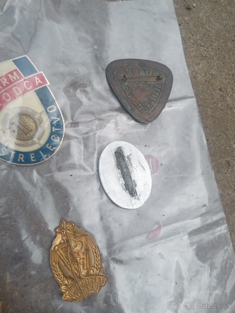 Odznaky popolníky plechové krabice - 9