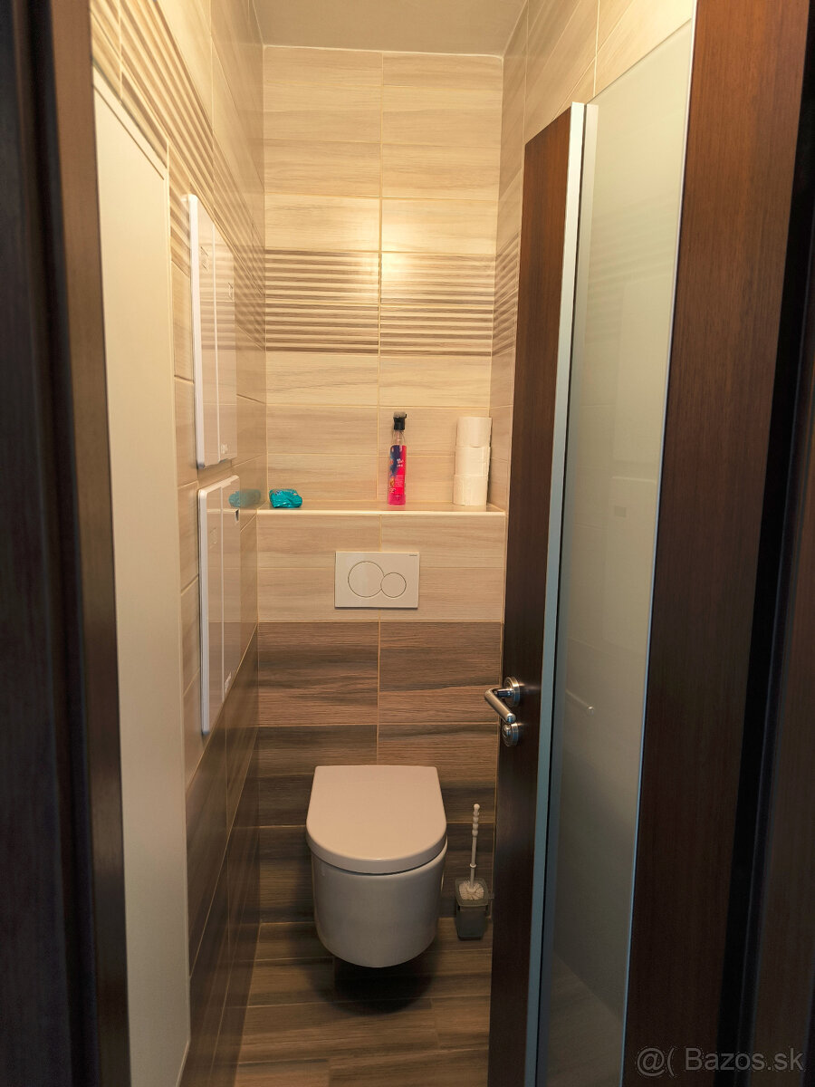 REZERVÁCIA4i zrekoštr.byt so zariadením,Hrobákova ul., 5p., - 9