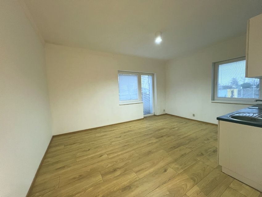 Na prenájom 3i byt s balkónom, s oploteným pozemkom,Komárno - 9