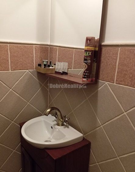 DOBRÉ REALITY - Predávame 5-izbový rodinný dom v Bajči - 9