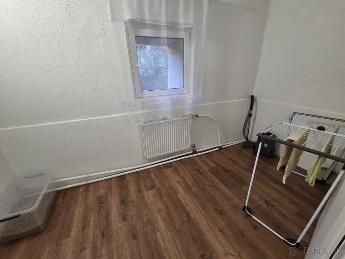 Zrekonštruovaný,zariadený dom pripravený na nasťahovanie - 9