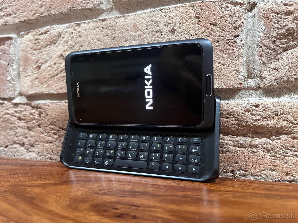 Nokia E7 s qwerty klavesnicou - 9