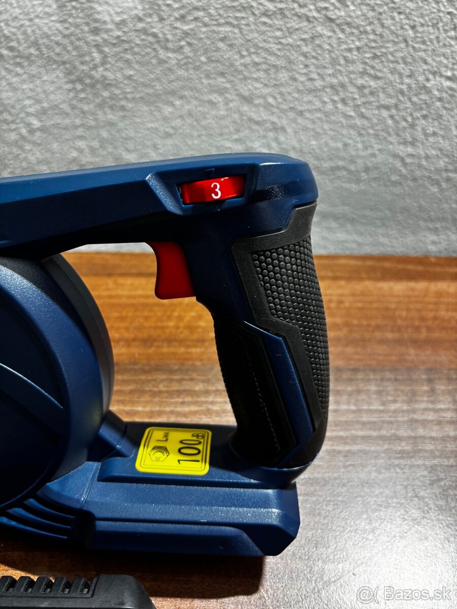 Aku vysávač a fúkač - 9