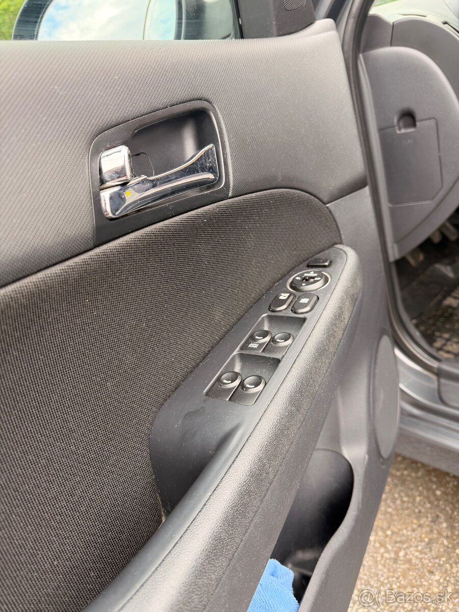 Hyundai i30 1.4 benzín + LPG - 9