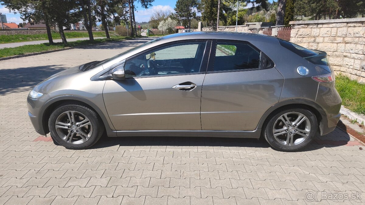 Honda Civic 8g 1.4 73kw - 9