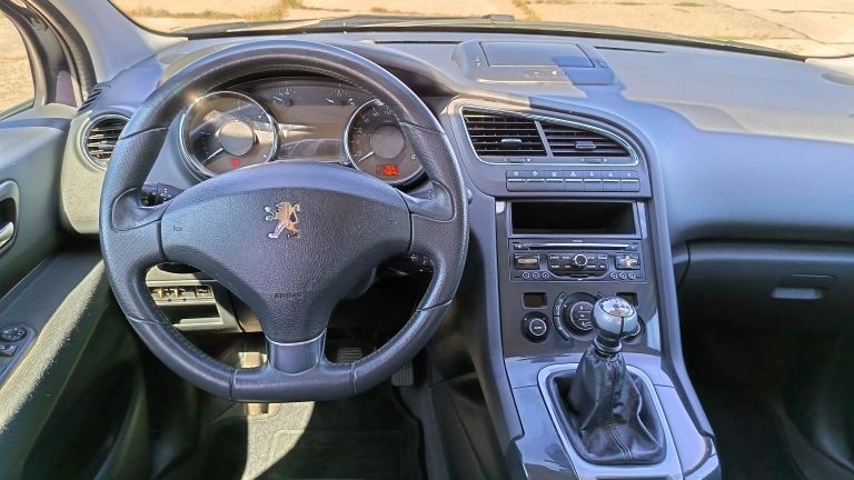Peugeot 5008 2.0 HDi 110kW - 9