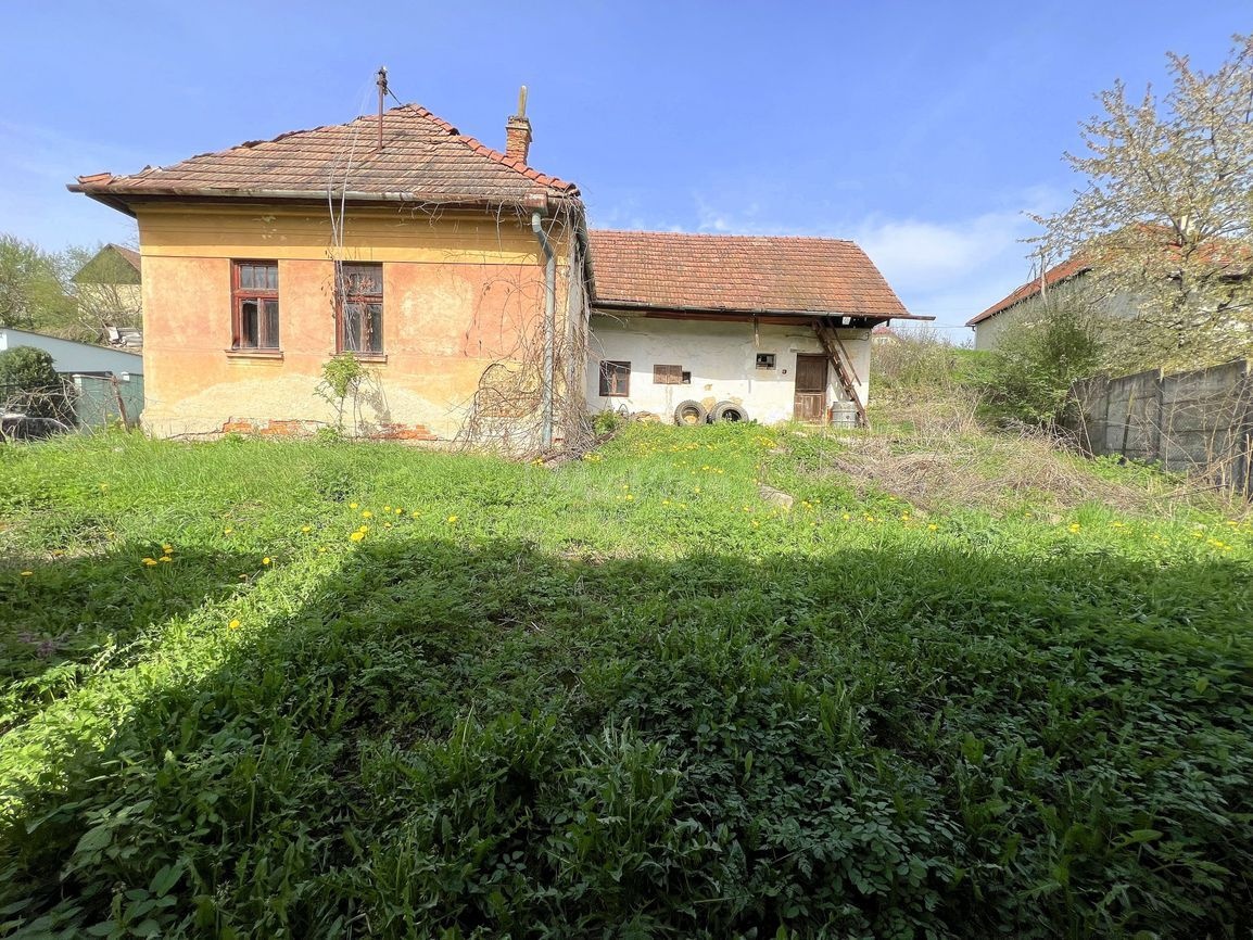 PREDAJ dom s pozemkom 749 m² v obci Malé HOSTE - 9